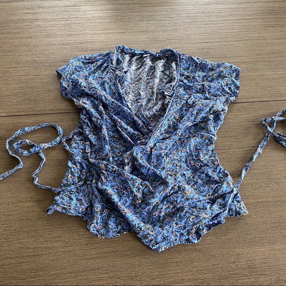 Old Navy Ruffled Sleeve Tie-Belt Top - Blue Floral - Picture 2 of 4